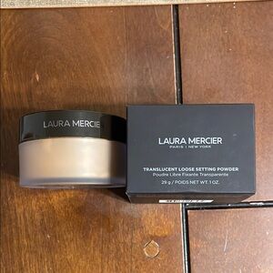 Laura Mercier Cream Setting Powder for a Flawless Finish